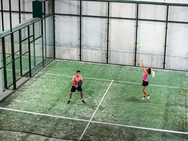 How to control the capacity of a padel court